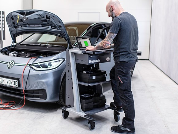 Vehicle diagnostics WOW! DIALOOQ